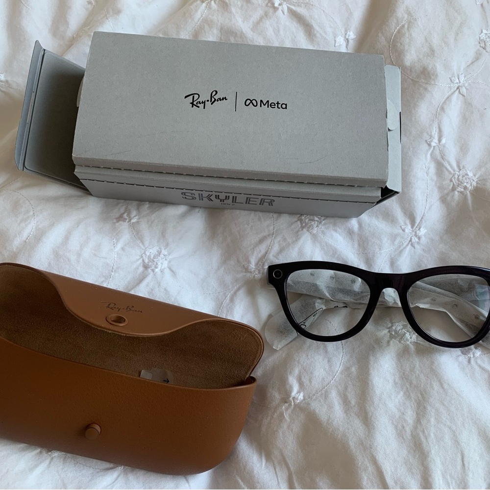 New, never connected Ray-Ban Meta Skyler Gen 2 Smart Glasses  Violet Transitions